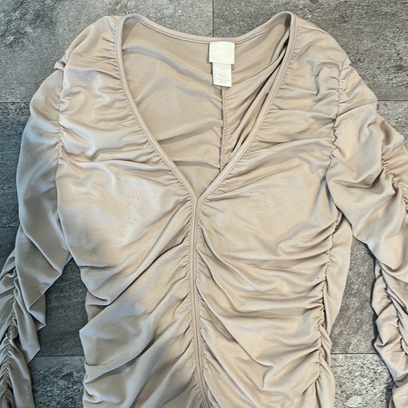 H&M Beige Ruched Blouse - Picture 2 of 3
